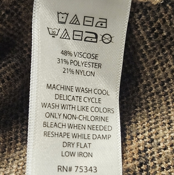 Tahari Pull Over Leopard Animal Print soft cozy stretch sweater size M - Picture 6 of 6